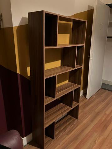 Mooie houten boekenkast, vakkenkast