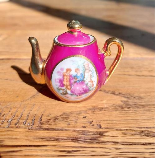 NIEUW - Miniatuur porselein theepotje - koffiepotje - H4 cm, Verzamelen, Porselein, Kristal en Bestek, Nieuw, Overige typen, Porselein