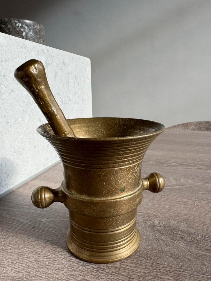 Vintage zware messing vijzel en stamper. Zeldzaam!, Antiek en Kunst, Antiek | Koper en Brons, Ophalen of Verzenden