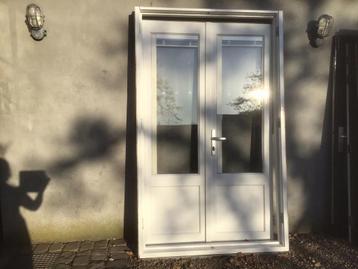 PUI openslaande dubbele deuren met KOZIJN TINY HOUSE beschikbaar voor biedingen