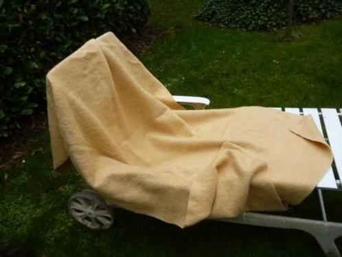 2 x dezelfde wollen deken zachtgeel 200 x 145 cm 1pers Zaalb, Huis en Inrichting, Woonaccessoires | Plaids en Woondekens, Gebruikt