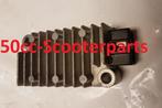 Spanningsregelaar Yamaha Neos 4T Neo'S 3Tj819600200 Gebruik, Motoren, Tuning en Styling, Ophalen of Verzenden, 50ccscooterparts