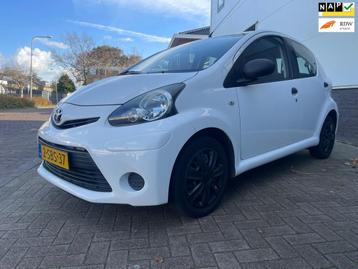 Toyota Aygo 1.0 VVT-i Now/Airco/Elek-pakket/AUX/2e eigenaar beschikbaar voor biedingen