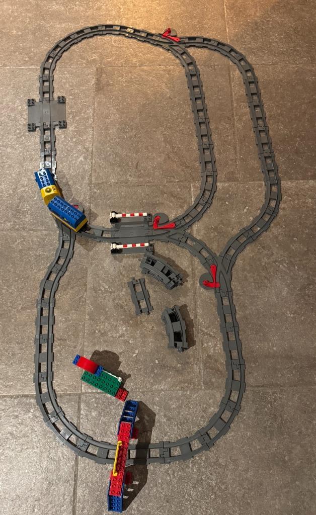 LEGO Duplo Treinset 5608 met rails, brug en station, Kinderen en Baby's, Speelgoed | Duplo en Lego, Gebruikt, Duplo, Losse stenen