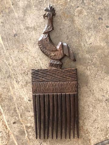 Vintage Afrikaanse handgemaakte ebben houten kam Haan beschikbaar voor biedingen