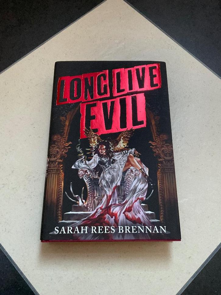 Fairyloot Long Live Evil Sarah Rees Brennan, Boeken, Fantasy, Nieuw, Ophalen of Verzenden