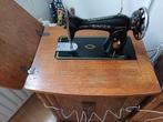 Antiek (trap)naaimachine meubel singer.houten kast. Bloem al, Antiek en Kunst, Antiek | Meubels | Kasten, Ophalen