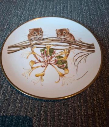 Wedg wood porseleinen bord " muizen" by Patrick A. Oxenham beschikbaar voor biedingen
