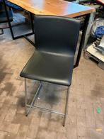 Zwarte barkruk met rugleuning, Huis en Inrichting, Barkrukken, Ophalen, Gebruikt, Met voetsteun, 60 tot 90 cm