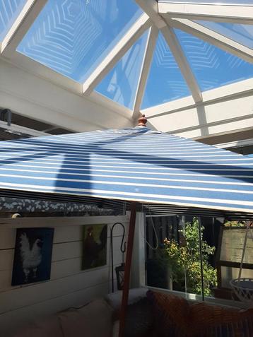 Esprit blauw witte ronde parasol 3 m beschikbaar voor biedingen
