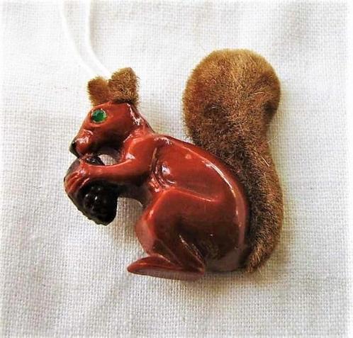 Originele BEBRA broche, eekhoorn met pluchen staart (5741-88, Sieraden, Tassen en Uiterlijk, Broches, Zo goed als nieuw, Overige materialen