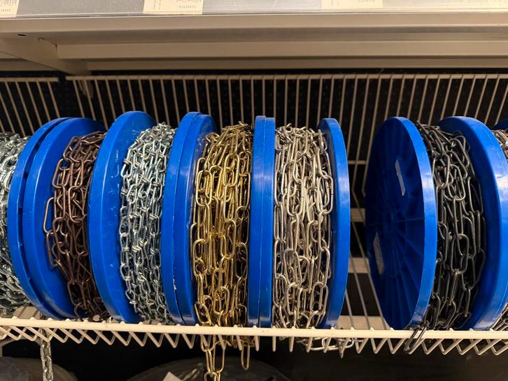 Ketting op rol - Eindejaarsopruiming!, Doe-het-zelf en Verbouw, Hang- en Sluitwerk, Gebruikt, Overige typen, IJzer, Ophalen