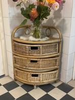 Mooi vintage rieten hoekkastje met 3 lades, Zo goed als nieuw, Minder dan 100 cm, 25 tot 50 cm, 50 tot 100 cm