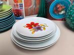 Borden met bloem decoratie., Huis en Inrichting, Keuken | Servies, Ophalen of Verzenden, Overige stijlen, Bord(en)