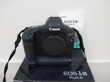 Canon EOS 1D Mark III body en toebeh. (+2 originele accu's!) beschikbaar voor biedingen