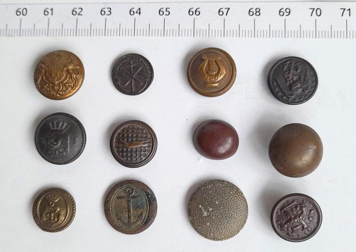 Diverse oude uniform knopen. o.a. bodemvondsten., Verzamelen, Militaria | Algemeen, Overige soorten, Kleding of Schoenen, Overige gebieden