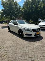 Mercedes-Benz A-Klasse A180 1.6 Blue Efficiency 2013 Wit, Auto's, Mercedes-Benz, Voorwielaandrijving, 4 cilinders, Leder en Stof