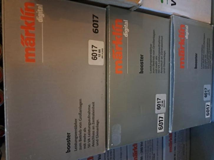 Marklin Booster 6017 in originele verpakking, Hobby en Vrije tijd, Modeltreinen | H0, Gebruikt, Transformator of Voeding, Wisselstroom
