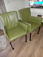 Stoelen van leer  op wieltjes, Ophalen