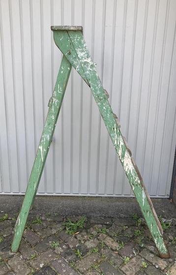 Brocante oude houten trap - schilderstrap beschikbaar voor biedingen