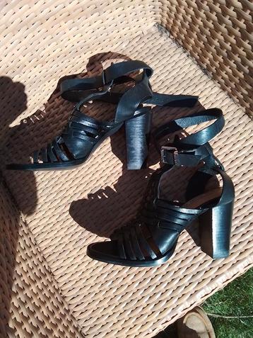 BRONX  leren open schoenen, dubbele enkelband ZGAN!! Maat 39 beschikbaar voor biedingen
