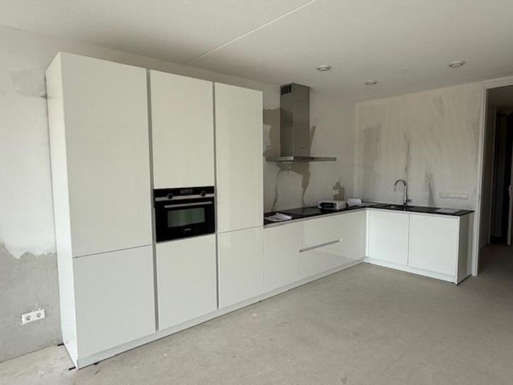 Complete nieuwe keuken, Huis en Inrichting, Keuken | Complete keukens, Nieuw, Hoekkeuken, Wit, Composiet, Greeploos, Hoogglans of Gelakt