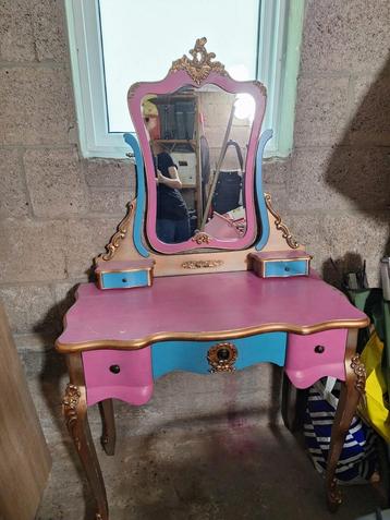Kaptafel beschikbaar voor biedingen