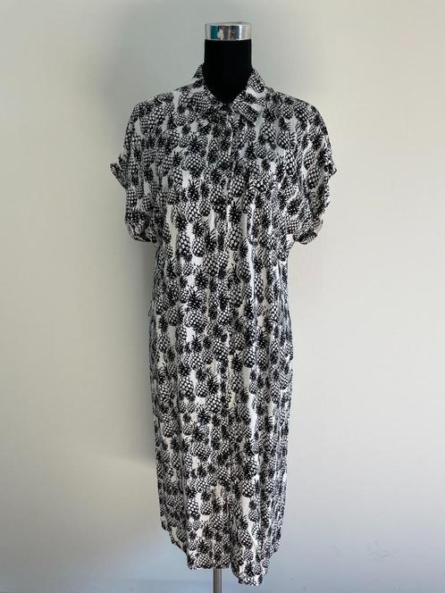 J416 - Zwart-witte ananas Geisha jurk mt 40-L (1), Kleding | Dames, Jurken, Zo goed als nieuw, Maat 38/40 (M), Zwart, Onder de knie