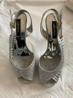 Zilver kleurige gala schoenen mt39 + clutch, Jennika, Ophalen of Verzenden, Schoenen met hoge hakken, Grijs