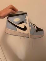 Air jordens blauw maat 37,5, Ophalen of Verzenden, Zo goed als nieuw, Blauw