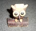 Uiltje gemaakt van houten stammetjes, Zo goed als nieuw