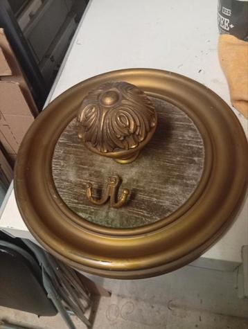 Antieke Wandkapstok met Details vanel messing 1900 beschikbaar voor biedingen