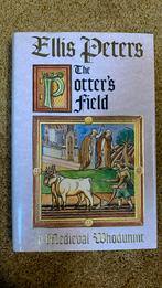 Ellis Peters - Brother Cadfael 17: the Potter’s Field, Boeken, Detectives, Gelezen, Tv-bewerking, Ophalen of Verzenden, Ellis Peters