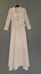 Roomwit satijnen bruidsjapon met jasje  maat 36/38, Kleding | Dames, Gelegenheidskleding, Overige typen, Wit, Ophalen of Verzenden