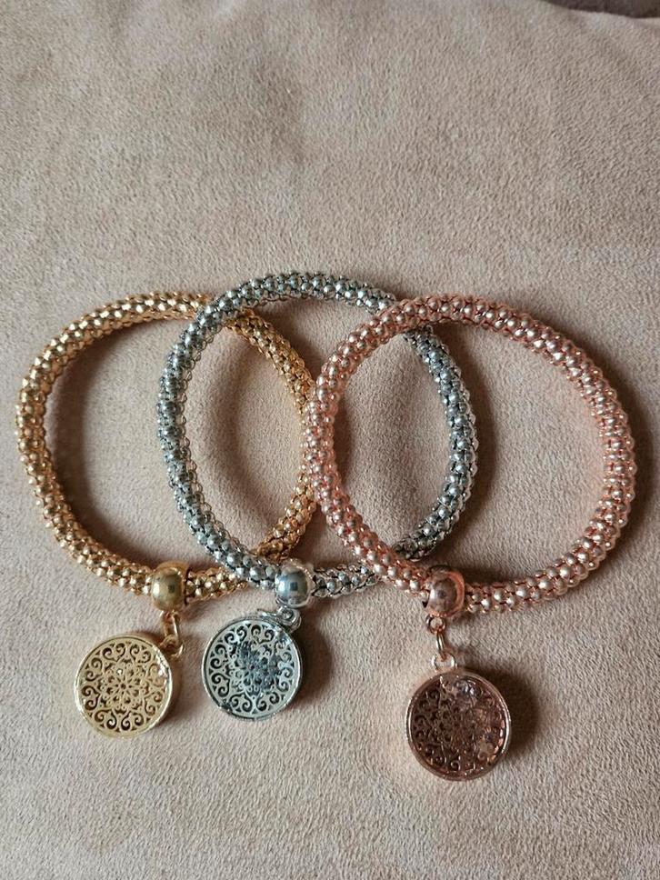 Armbanden set zilver en rosé, Sieraden, Tassen en Uiterlijk, Armbanden, Nieuw, Goud, Met bedels of kralen, Ophalen of Verzenden