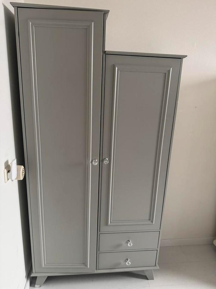 Kledingkast kinderkamer - praktisch en stijlvol! Merk wood, Huis en Inrichting, Kasten | Kledingkasten, Zo goed als nieuw, 150 tot 200 cm