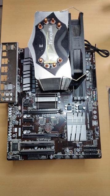Gigabyte GA-970A-UD3P met tower cooler en AM3+ CPU beschikbaar voor biedingen