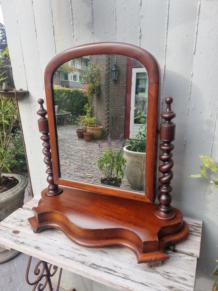 Antieke Kapspiegel met Gedraaide Zuilen, Antiek en Kunst, Antiek | Spiegels, Minder dan 50 cm, Rechthoekig, Ophalen of Verzenden