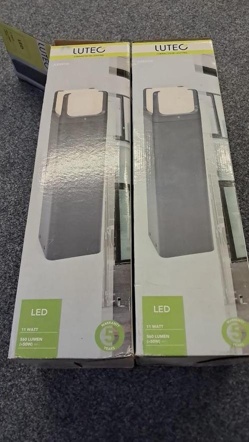 NIEUW Lutec Buitenlantaarn 11 Watt / 560 Lumen (Set : 2 st.), Tuin en Terras, Buitenverlichting, Nieuw, Vloerlamp, Netvoeding