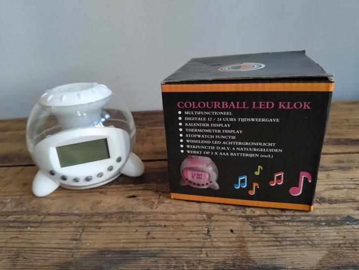 Colourball LED Klok - Multifunctioneel, Huis en Inrichting, Woonaccessoires | Klokken, Nieuw, Wekker of Tafelklok, Digitaal, Ophalen of Verzenden