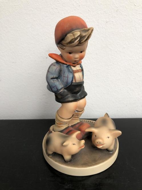 Hummel 66 Schweinehirt / Farm Boy (Reyshof), Verzamelen, Beelden en Beeldjes, Zo goed als nieuw, Hummel, Ophalen of Verzenden