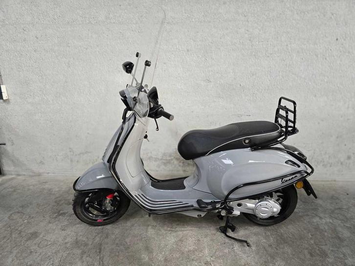 Vespa - Bromscooter - Sprint 4T Sport - 45km uitvoering drt6, Fietsen en Brommers, Scooters | Vespa, Gebruikt, Overige modellen