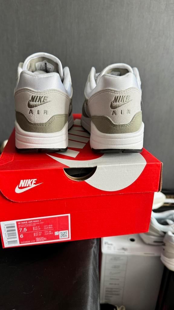 Nike Air Max 1 Light Army Neutral Grey Size: 38.5EU, Kleding | Dames, Schoenen, Zo goed als nieuw, Sneakers of Gympen, Groen, Verzenden