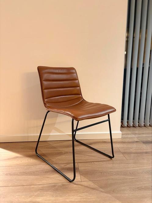 Eetkamerstoel cognac kunstleder 48 stuks op voorraad, Huis en Inrichting, Stoelen, Zo goed als nieuw, Vijf, Zes of meer stoelen