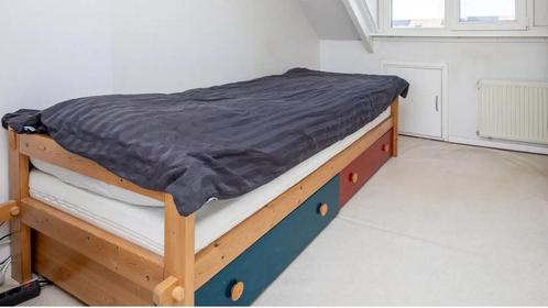 twee eenpersoonsbedden of een stapelbed, Huis en Inrichting, Slaapkamer | Bedden, Gebruikt, Tweepersoons, 90 cm, 210 cm, Hout