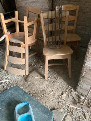 Gratis Houten Stoelen Af te Halen beschikbaar voor biedingen
