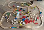 Houten treinbaan zeer uitgebreid, Kinderen en Baby's, Speelgoed | Houten speelgoed, Ophalen of Verzenden, Zo goed als nieuw