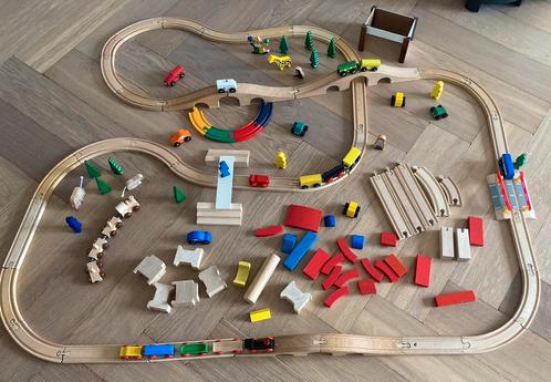 Houten treinbaan zeer uitgebreid, Kinderen en Baby's, Speelgoed | Houten speelgoed, Zo goed als nieuw, Ophalen of Verzenden