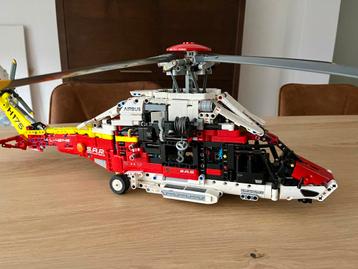 Lego Technic Airbus H175 Reddingshelikopter 42145 