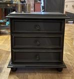 Klein oud ladekastje, stoer zwart kastje, nachtkastje VdlM, Ophalen, 50 tot 100 cm, Zo goed als nieuw, 3 of 4 laden